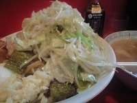 「ブタ玉子入りザルラーメン 900円  あつもり（全部マシ） + 」@ラーメン二郎 府中店の写真