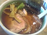 「醤油らーめん+チャーシュウ+ライス」@らーめん たきたろうの写真