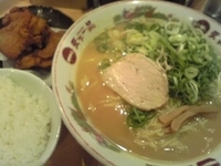 「唐揚げ定食（こってり・麺大盛）+九条ネギ」@天下一品 新宿西口店の写真