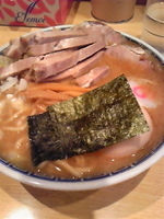 「中華そば（700円）+半チャーシュー（150円）（+おみやげ2セ」@くり山の写真