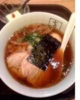 「醤油らー麺」@支那そばや イオンレイクタウン店の写真