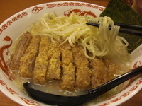 「極塩パーコー麺700円+モヤシ100円」@パーコーラーメン 金の糸の写真