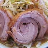 「ラーメン・小豚増し（ヤサイニンニク） 850円」@ジャンクガレッジ 東大宮店の写真