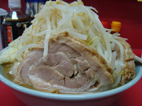 「ラーメン小 （ヤサイ・ニンニクダブル）+豚+味玉+魚粉」@ドン-キタモトの写真