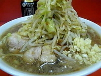 「小ラーメン（麺少なめ、脂少なめ、ヤサイ、カラメ、ニンニク）」@ラーメン二郎 神田神保町店の写真