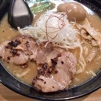 「牛白湯ラーメン + 煮玉子」@ラーメン 道玄の写真