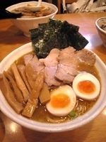 「ラーメン+全部のせ」@麺道 GENTENの写真