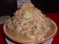 「豚入り大らーめん（930円）（ヤサイニンニクアブラ）」@用心棒の写真