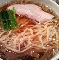 「醤油らーめん・大盛 \\850 （中太平手もみ麺を選択）」@らーめん 美学屋の写真