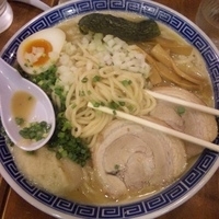 「鶏ラーメン（醤油）大盛+特濃+HP見たよサービス 700円+10」@山勝軒の写真