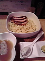 「9月限定 秋茸と秋刀魚節仕立てのつけめん 二種のチーズと発酵バタ」@菜の写真