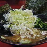 「ラーメン（麺硬め並￥630）朝ネギ（￥40）海苔（携帯クーポン￥」@ラーメン杉田家の写真