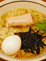 「丸ラーメン（￥590）+だし入り玉子（薄口、￥100）」@ら～めん のとやま 長後本店の写真