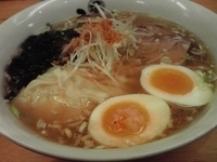 「塩らーひるがお盛り」@塩専門 ひるがお 東京駅店の写真