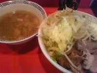 「豚玉子入りざるラーメン（にんにく）」@ラーメン二郎 府中店の写真