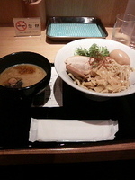 「鶏だしつけ麺 味玉のせ」@焼鳥とりっぱ 伏見店の写真