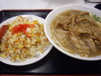 「肉そば+焼き飯セット」@銀座一福の写真