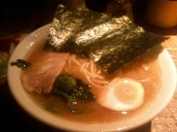 「らーめん +キャベチャー （カタメ・油少なめ・味濃いめ） （プレ」@武蔵家 立川店の写真