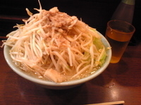 「ぶた入りラーメン+ヤサイマシマシ、油」@ラーメン二郎 池袋東口店の写真