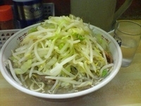 「普通盛 焼豚（小ブタ） ヤサイ・ニンニク」@ラーメン二郎 品川店の写真