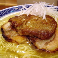 「鶏ラーメン 700円 + 店主の気まぐれ限定（warunori）」@山勝軒の写真