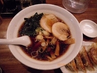 「醤油らーめん+餃子」@匠屋の写真