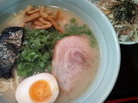 「塩とんこつ+ミニチャーシュー丼（680円+250円）」@めん屋 若葉の写真