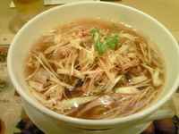「窯焼きチャーシューと葱のピリ辛ラーメン（780円）」@上海菜館の写真