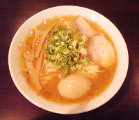 「味付玉子入り中華そば￥750」@のりや食堂の写真