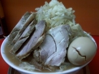 「ラーメン 700円 + 豚 150円 + 味玉（ヤサイW + ニ」@モッコリ豚の写真