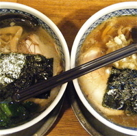 「ミニラーメン×2（醤油・塩各￥500）味玉（￥100）」@○屋製麺店の写真