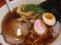 「らーめん醤油+豚バラ肉のピリ辛ご飯（￥630+￥250）」@めんや 福助の写真