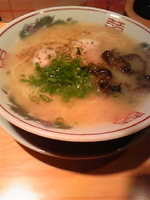 「博多とんこつらーめん（ハリガネ,600円）+替玉（ハリガネ,15」@陣屋の写真