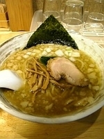 「醤油ラーメン（こってり）」@ラーメン新天地の写真