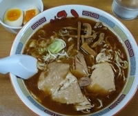 「しょうゆラーメン+味つけ玉子」@蜂屋 神楽坂店の写真
