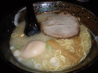 「塩ラーメン（サービス味玉）」@旭川ラーメン こだまの写真