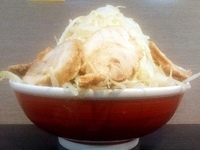 「◎豚入りラーメン+魚粉￥850（野菜・にんにく・脂マシ）」@ダントツラーメン 岡山一番店の写真