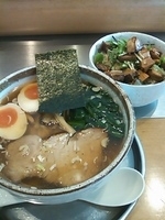 「鶏味玉醤油らーめん+チャーシューごはん」@麺屋 才蔵の写真