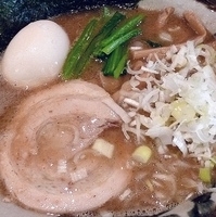 「とんこつ醤油（味玉トッピング）」@つけめん・らーめん活龍 本店の写真