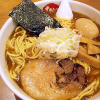 「節骨味玉らーめん 780円 大盛（無料）」@節骨麺たいぞう 池袋東口店の写真