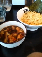 「つけ麺+切落し焼豚」@麺や三笑 つばさの写真