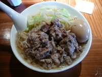 「大町二郎（ヤサイマシニンニク）+煮玉子」@豚のさんぽ 大町駅前店の写真