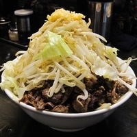 「ラブメン（大） 豚増し ヤサイダブル ニンニク アブラ」@ラブメン 楽々の写真