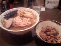 「ラーメン+豚ほぐし」@東池袋大勝軒 南池袋店の写真