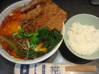 「担々麺中辛 小ライス+パーコー」@四川屋台の写真