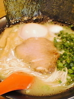 「丸鶏白湯ラーメン（￥700）+味付け玉子（￥100）」@武松家 仲見世通り店の写真