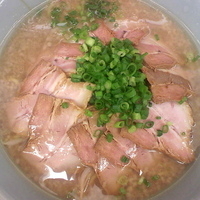 「豚そば（普通/硬め/多め）￥780 トッピング背脂￥100」@ラーメン山岡家 伊勢崎宮子店の写真