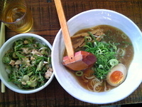 「ばりだししょうゆらーめん+ネギチャ丼」@麺場 風麟の写真