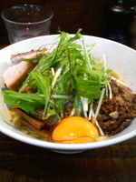 「吉備黒鶏油そば + 生卵」@麺処 井の庄 立川店の写真