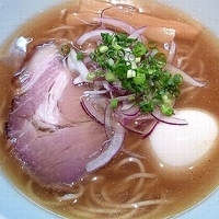 「煮干塩（しお味玉トッピング）」@町田汁場 しおらーめん 進化の写真